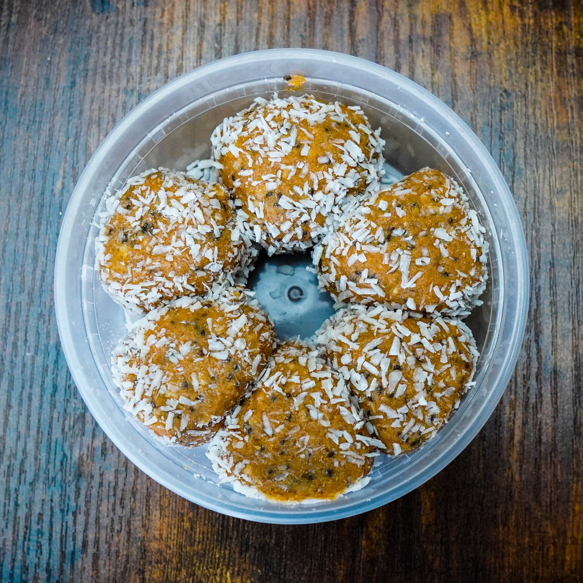 PEANUT BUTTER PROTEIN BALLS W/ COCONUT GF